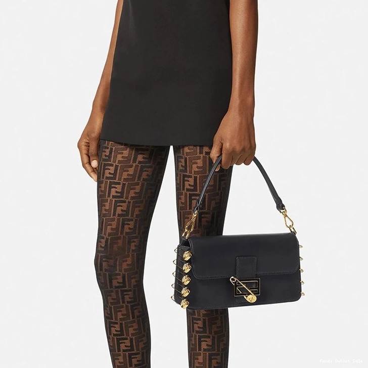 Affordable Brooches Black Pin Fendi with Medium Calf Baguette Bag Fendace Leather In 0818